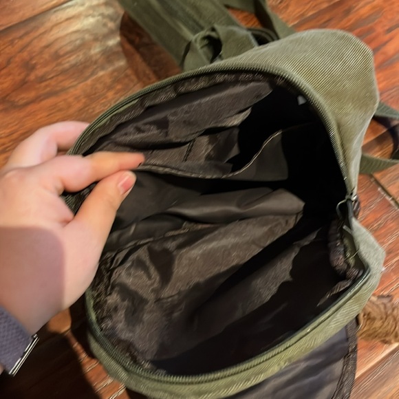 Cute mini green backpack - Picture 3 of 5